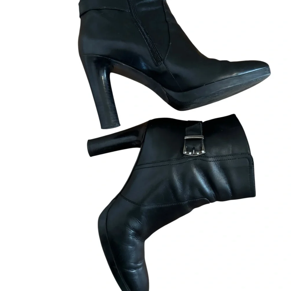 Vintage Y2K Via Spiga Black Leather Ankle Boots